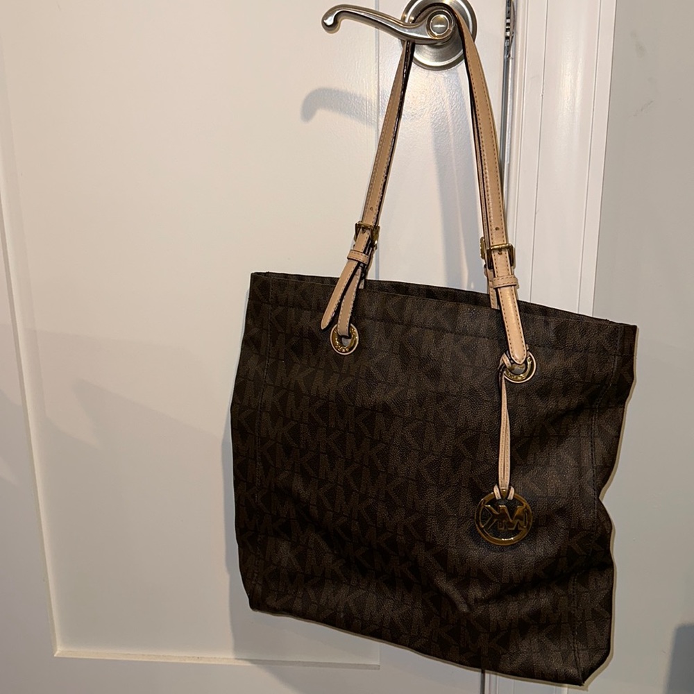 🛍️BLACK FRIDAY DEAL🛍️Pre- loved MK brown leather coated canvas shoulder bag